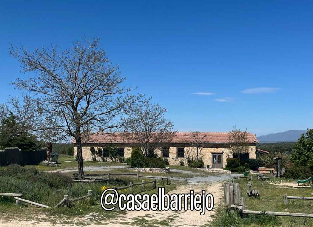 casa-el-barriejo-Maderuelo-Segovia-Embalse-de-Linares-chiringuito